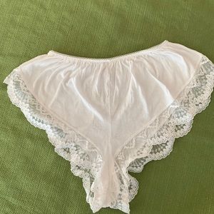 Women’s Italian Medium White Lace Edged Panties